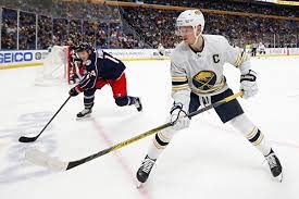 TA：马内和萨拉赫互相尊重，他们会密切关注对方的行为